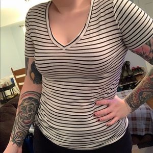 Mossimo Black and White Striped V Neck T Shirt M